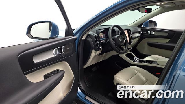 Volvo XC40 B4 Ultimate Bright 2023 — фото 10