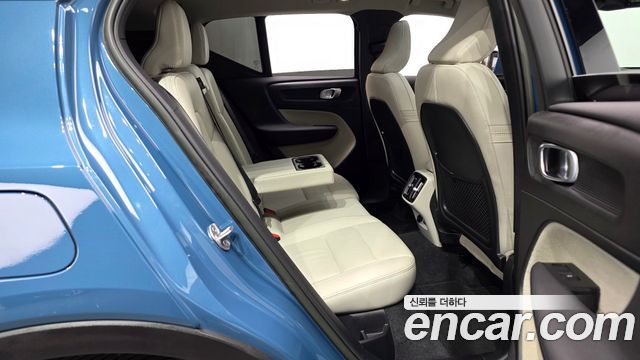 Volvo XC40 B4 Ultimate Bright 2023 — фото 15