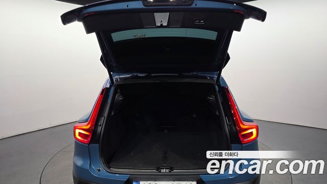 Volvo XC40 B4 Ultimate Bright 2023 — фото 22