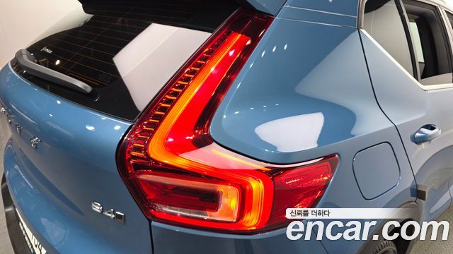 Volvo XC40 B4 Ultimate Bright 2023 — фото 29