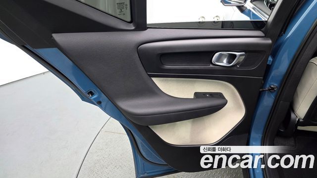 Volvo XC40 B4 Ultimate Bright 2023 — фото 31