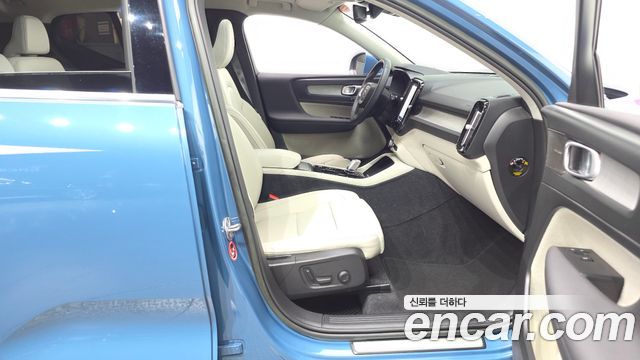 Volvo XC40 B4 Ultimate Bright 2023 — фото 32