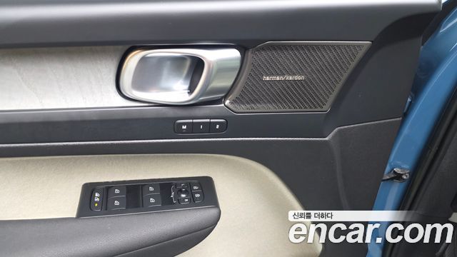 Volvo XC40 B4 Ultimate Bright 2023 — фото 33
