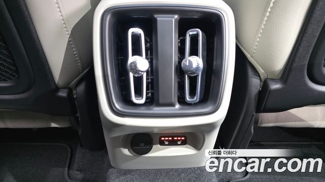Volvo XC40 B4 Ultimate Bright 2023 — фото 36
