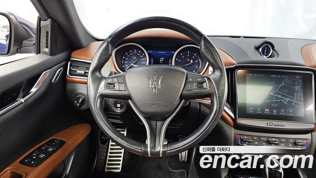 Maserati Ghibli 3.0S Q4 GranSport 3rd 2018 — фото 13