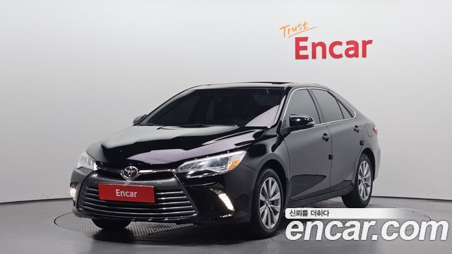 Toyota Camry 2.5 XLE 2017 — фото 1
