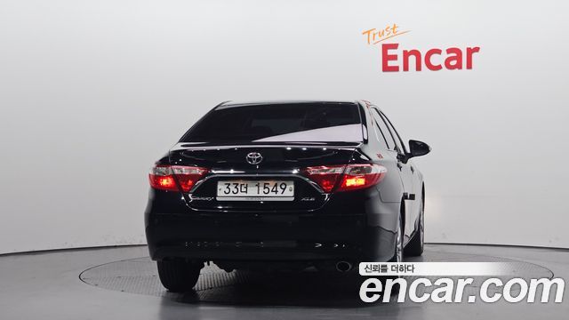 Toyota Camry 2.5 XLE 2017 — фото 4