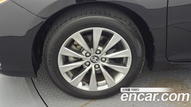 Toyota Camry 2.5 XLE 2017 — фото 5
