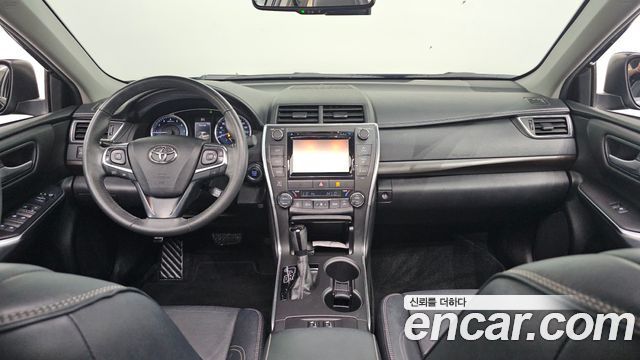 Toyota Camry 2.5 XLE 2017 — фото 7