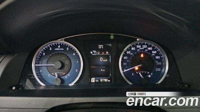 Toyota Camry 2.5 XLE 2017 — фото 8