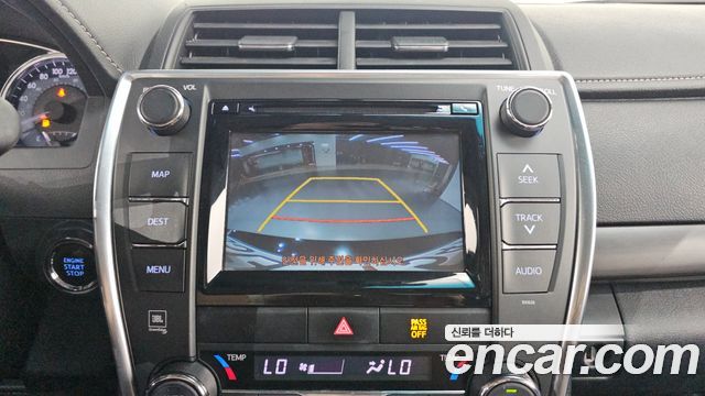 Toyota Camry 2.5 XLE 2017 — фото 13