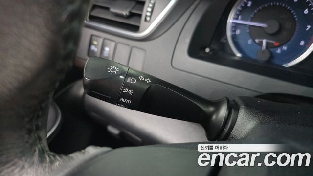 Toyota Camry 2.5 XLE 2017 — фото 15