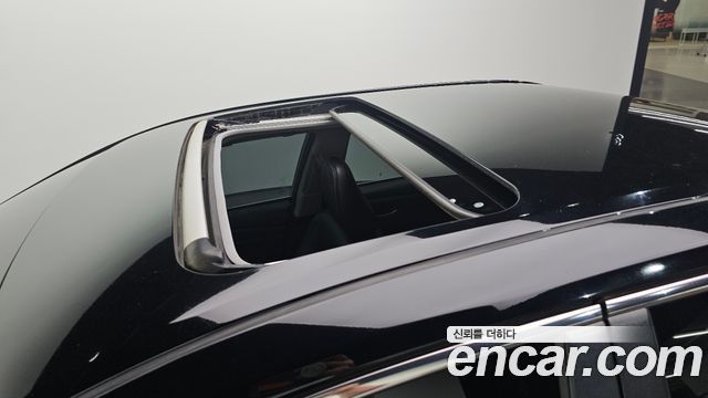 Toyota Camry 2.5 XLE 2017 — фото 20