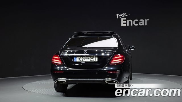 Mercedes-Benz E-Class (W213) E300 4MATIC Exclusive 2019 — фото 4
