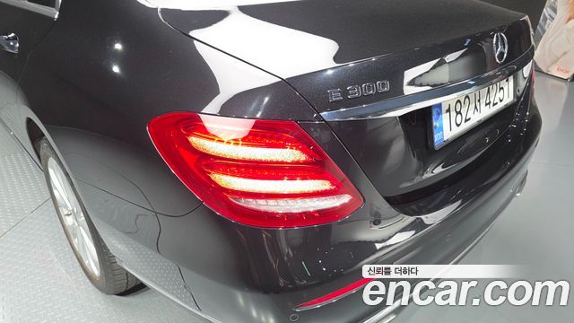 Mercedes-Benz E-Class (W213) E300 4MATIC Exclusive 2019 — фото 23