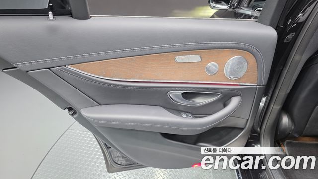 Mercedes-Benz E-Class (W213) E300 4MATIC Exclusive 2019 — фото 25