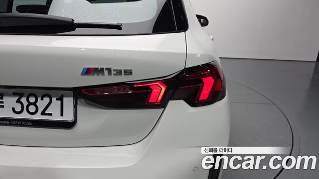 BMW 1 Series (F70) M135 xDrive 2025 — фото 23