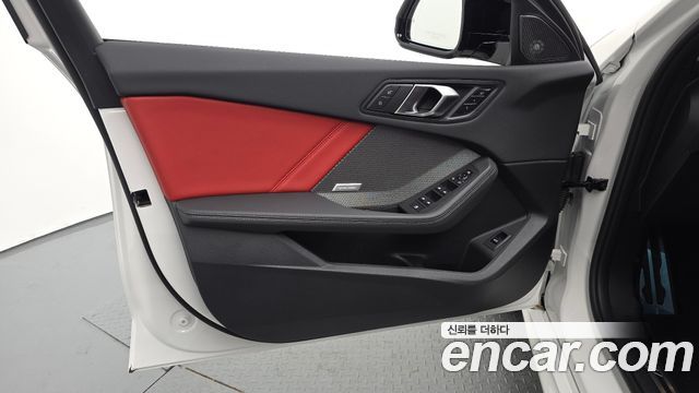BMW 1 Series (F70) M135 xDrive 2025 — фото 24