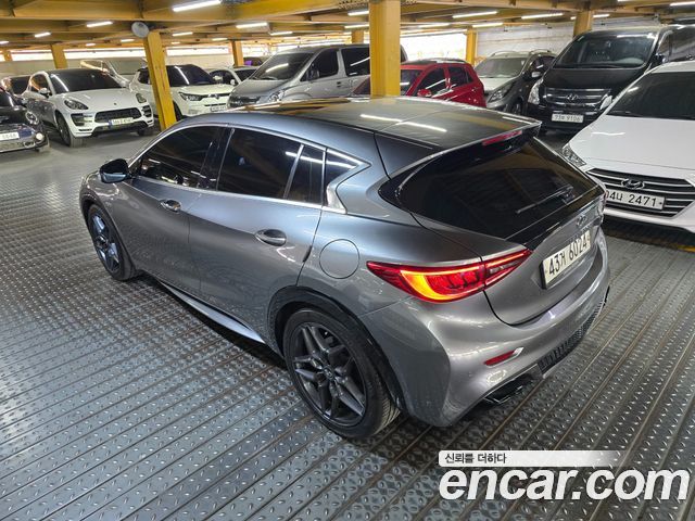 Infiniti Q30 2.0 Premium 2017 — фото 2