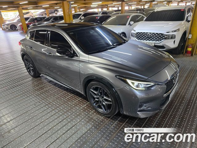 Infiniti Q30 2.0 Premium 2017 — фото 4