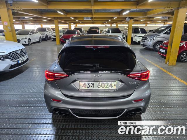 Infiniti Q30 2.0 Premium 2017 — фото 6