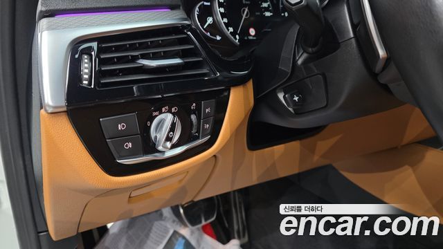 BMW 5 Series (G30) 520d M Sport Special Edition 2018 — фото 13