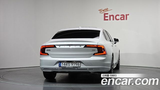 Volvo S90 B5 Ultimate Bright 2024 — фото 4