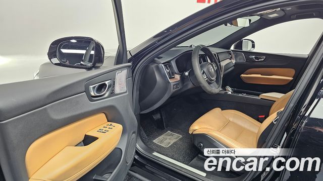 Volvo XC60 (II) B6 Inscirtion 2022 — фото 10