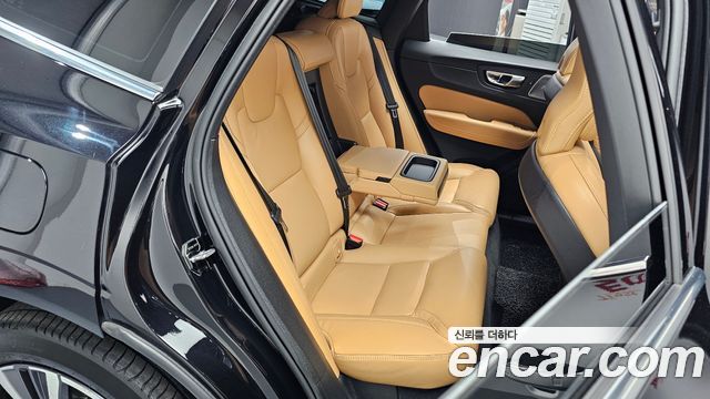 Volvo XC60 (II) B6 Inscirtion 2022 — фото 15