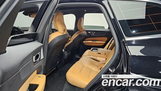 Volvo XC60 (II) B6 Inscirtion 2022 — фото 16