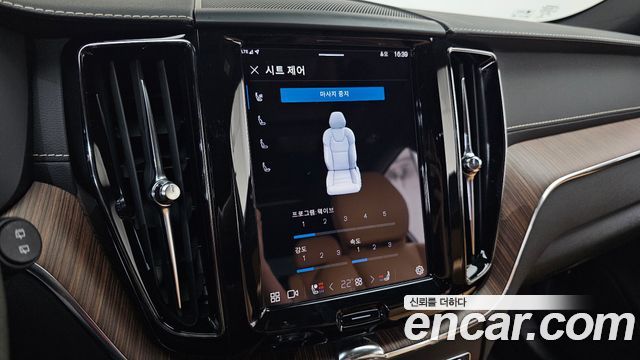Volvo XC60 (II) B6 Inscirtion 2022 — фото 19