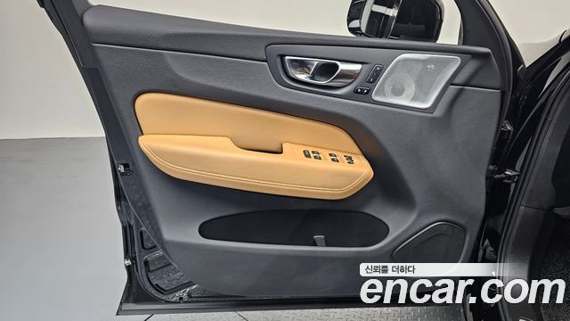 Volvo XC60 (II) B6 Inscirtion 2022 — фото 30