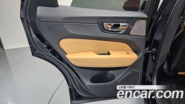 Volvo XC60 (II) B6 Inscirtion 2022 — фото 31