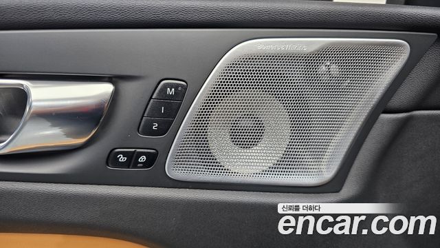 Volvo XC60 (II) B6 Inscirtion 2022 — фото 35