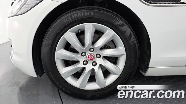 Jaguar XF (X260) 20d Prestige AWD 2017 — фото 5