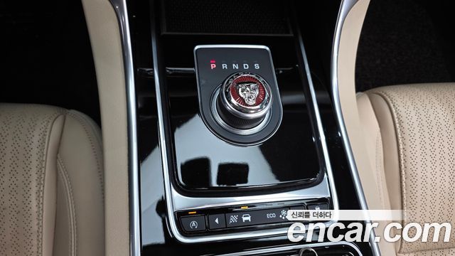 Jaguar XF (X260) 20d Prestige AWD 2017 — фото 9