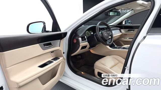 Jaguar XF (X260) 20d Prestige AWD 2017 — фото 10
