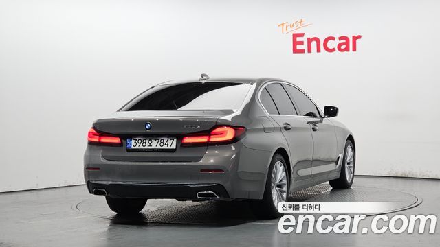 BMW 5 Series (G30) 530e Luxury 2021 — фото 2