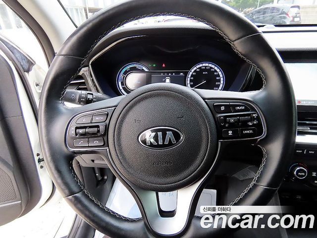 Kia Niro 1.6 HEV Prestige 2021 — фото 8