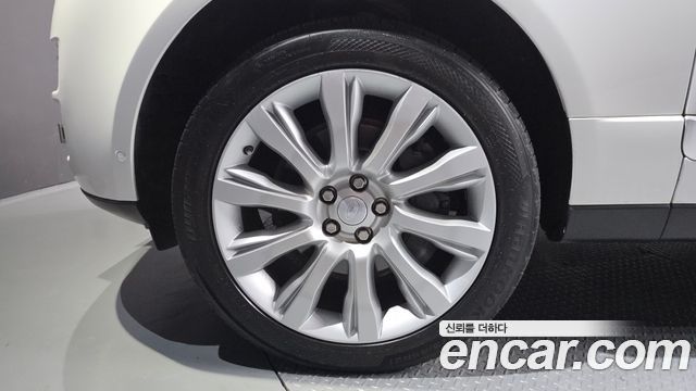 Land Rover Range Rover (IV) 5.0 SC Vogue SE 2017 — фото 5