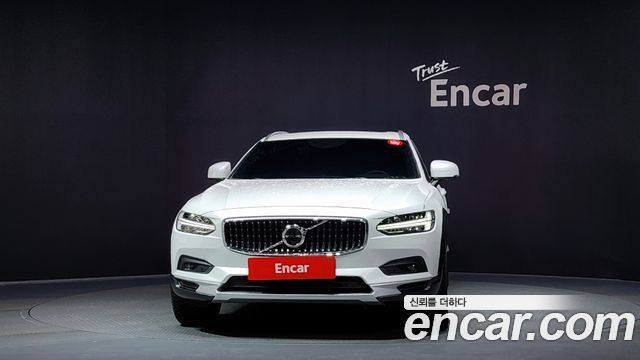 Volvo V90 Cross Country B5 Pro AWD 2021 — фото 3