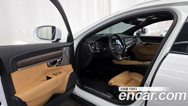 Volvo V90 Cross Country B5 Pro AWD 2021 — фото 10
