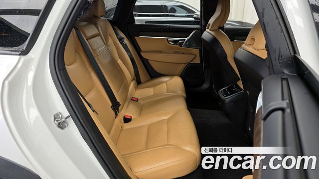 Volvo V90 Cross Country B5 Pro AWD 2021 — фото 11