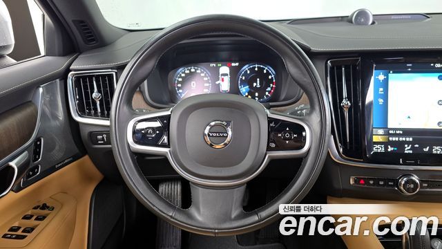 Volvo V90 Cross Country B5 Pro AWD 2021 — фото 12