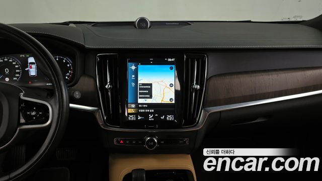 Volvo V90 Cross Country B5 Pro AWD 2021 — фото 13