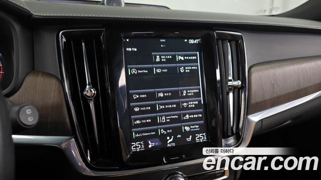 Volvo V90 Cross Country B5 Pro AWD 2021 — фото 17