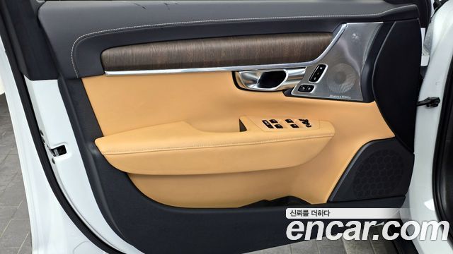 Volvo V90 Cross Country B5 Pro AWD 2021 — фото 24