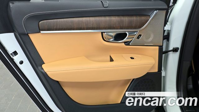 Volvo V90 Cross Country B5 Pro AWD 2021 — фото 25