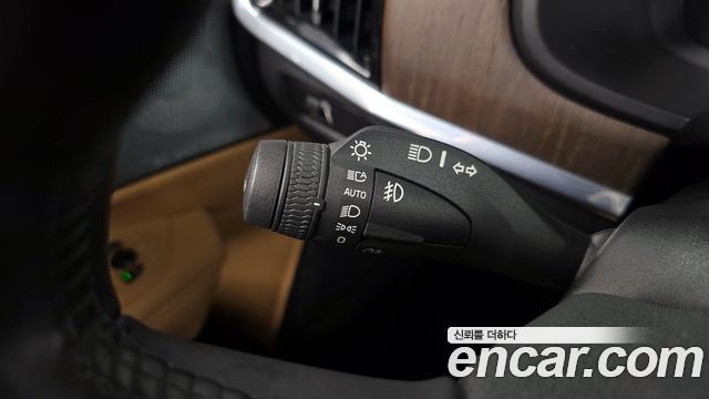 Volvo V90 Cross Country B5 Pro AWD 2021 — фото 28