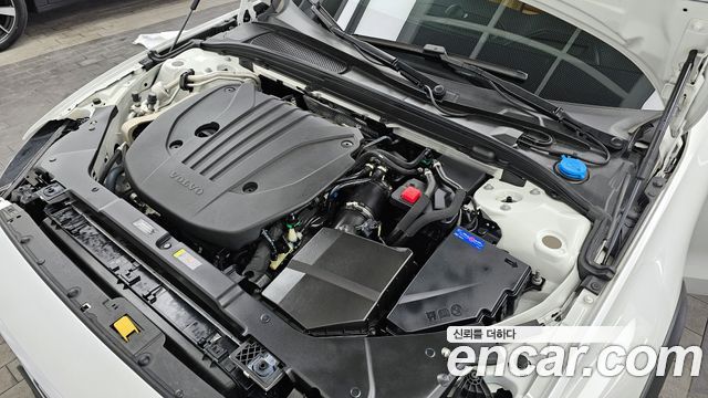 Volvo V60 Cross Country (II) B5 Pro AWD 2022 — фото 6